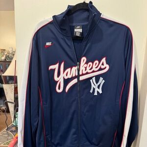 LIKE NEW Nike Cooperstown Collection Yankees Nylon Jacket Size L